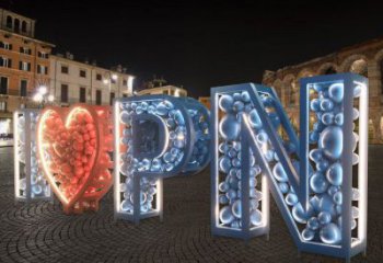 文化Love雕塑廠家，景區(qū)雕塑，城市不銹鋼Love雕塑提供