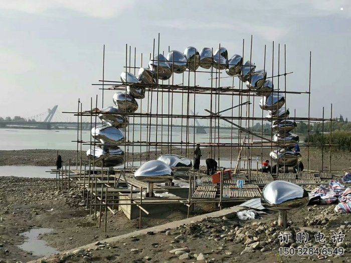 不銹鋼鵝卵石大門雕塑生產制作