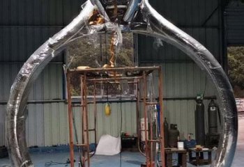 指環(huán)拱門雕塑，戒指藝術(shù)造型，不銹鋼指環(huán)大門雕塑