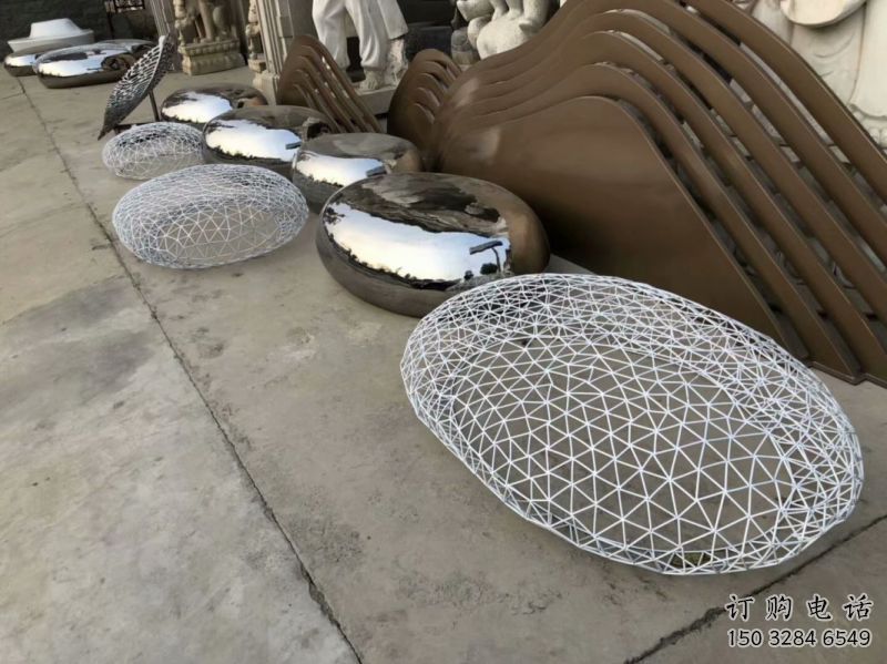 操場(chǎng)坐凳雕塑，鏤空景觀雕塑，噴砂制造