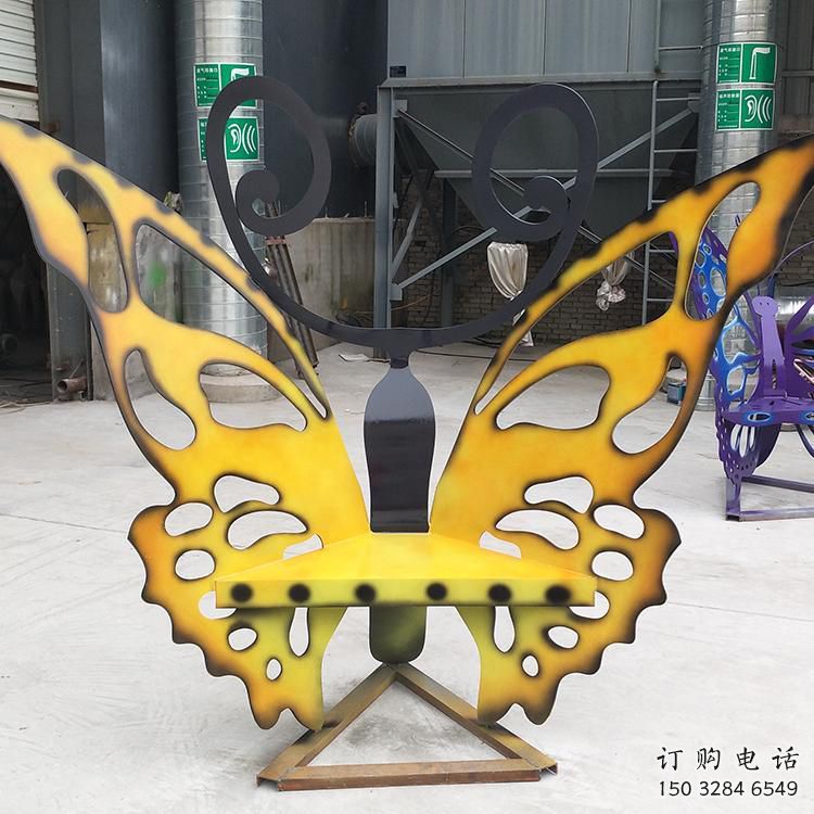 蝴蝶坐凳雕塑，鏤空烤漆工藝，不銹鋼坐凳雕塑廠