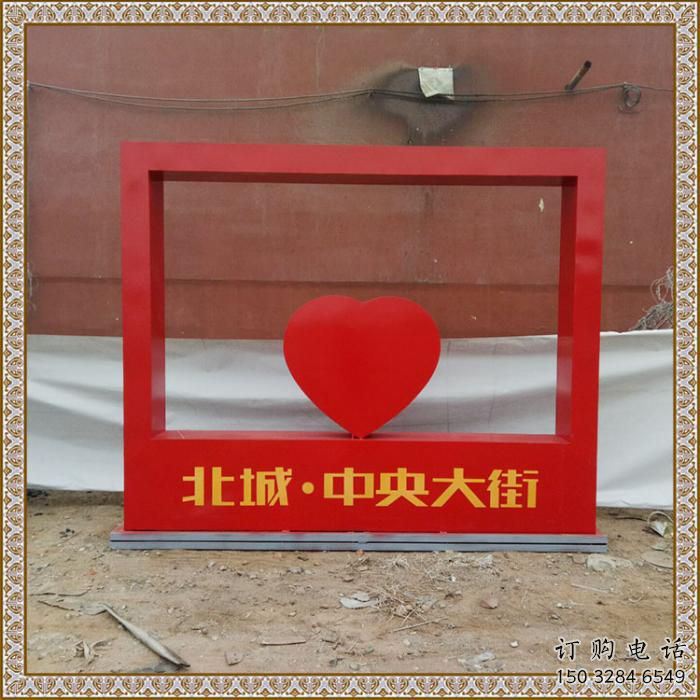 心形宣傳欄雕塑，城市標(biāo)識(shí)雕塑，不銹鋼烤漆工藝雕塑