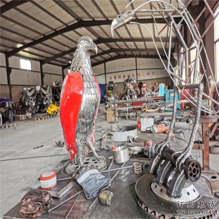 機甲版卡通小鳥雕塑