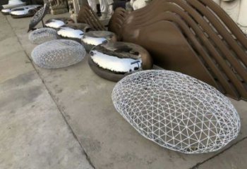 操場坐凳雕塑，鏤空景觀雕塑，噴砂制造