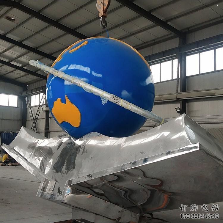 地球儀雕塑選用，小區擺件，大型書籍地球儀雕塑廠家
