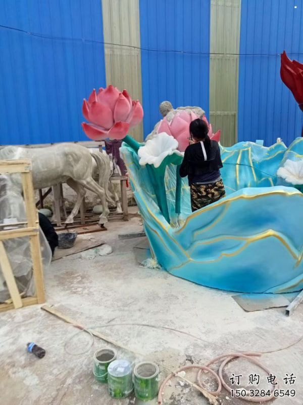 抽象荷花雕塑制造，公園雕塑，彩繪荷花雕塑展品
