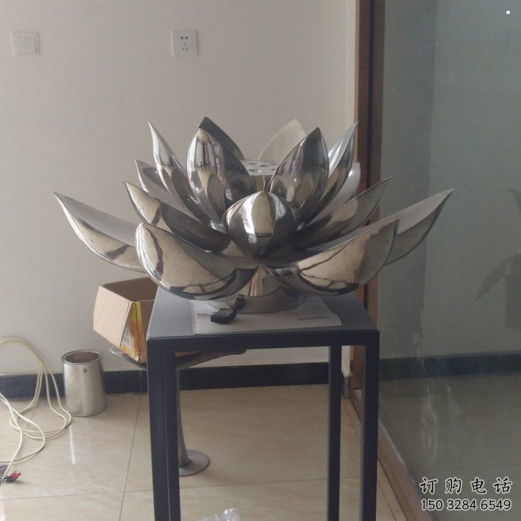 大型荷花雕塑常用，戶外擺放，鏡面荷花雕塑廠家展示