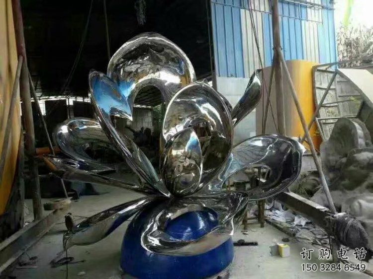 金屬荷花雕塑制作廠家，陸地?cái)[件，鏡面荷花雕塑制造商