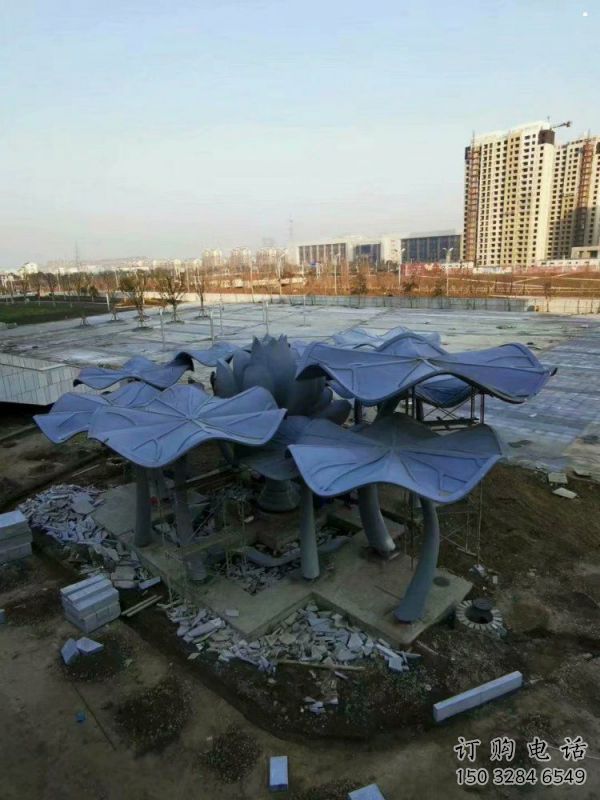 游樂場荷葉雕塑