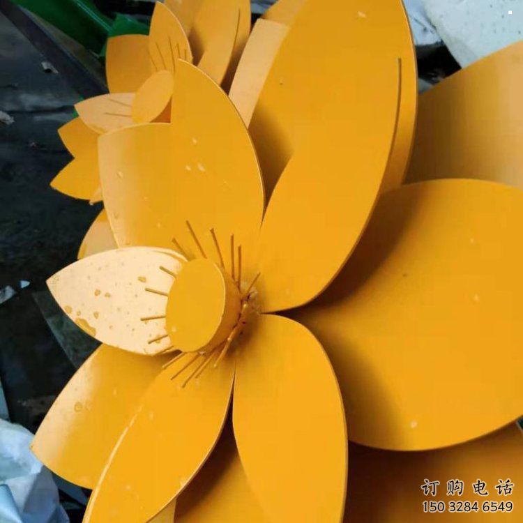 黃蓮花雕塑定做，廣場雕塑，室外烤漆黃蓮花雕塑提供