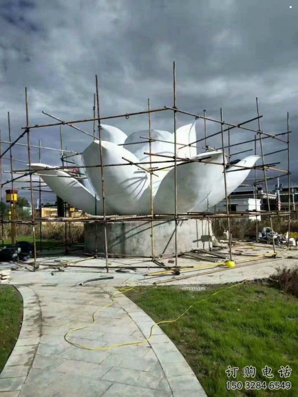 白鋼蓮花雕塑優(yōu)選，陸地?cái)[件，不銹鋼蓮花雕塑制作廠家