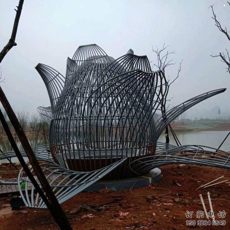 鏤空蓮花雕塑廠家，美陳雕塑，別墅燈光蓮花雕塑觀賞型