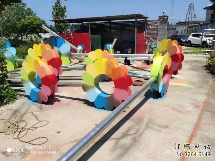 金銀花雕塑定價(jià)，街頭雕塑，不銹鋼金銀花雕塑制作廠(chǎng)家