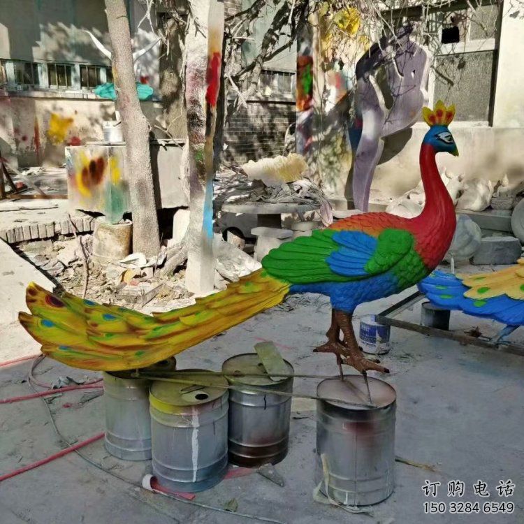 彩繪孔雀雕塑選用，多彩藝術(shù)，仿真孔雀雕塑展品?