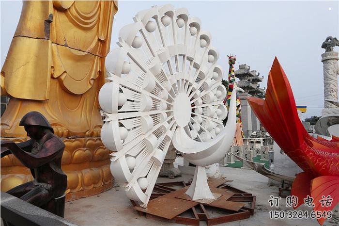 孔雀開屏雕塑擺件，地標(biāo)擺件，孔雀開屏雕塑生產(chǎn)商