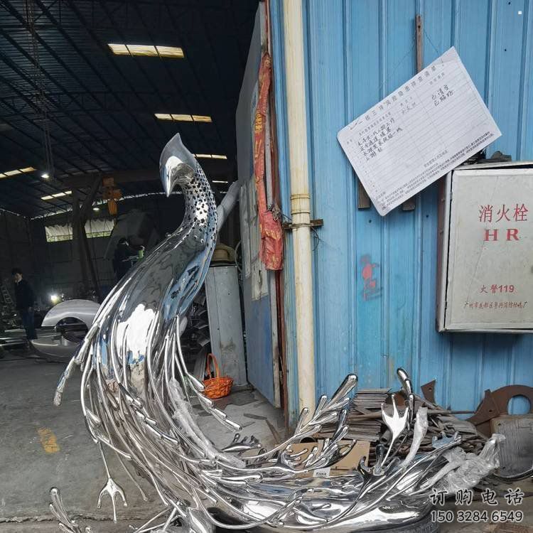 孔雀雕塑展品，花園小品，鏡面鐵藝孔雀雕塑優(yōu)選