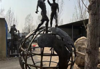 地球儀雕塑供應(yīng)，校園雕塑，地球儀人物雕塑制造廠家