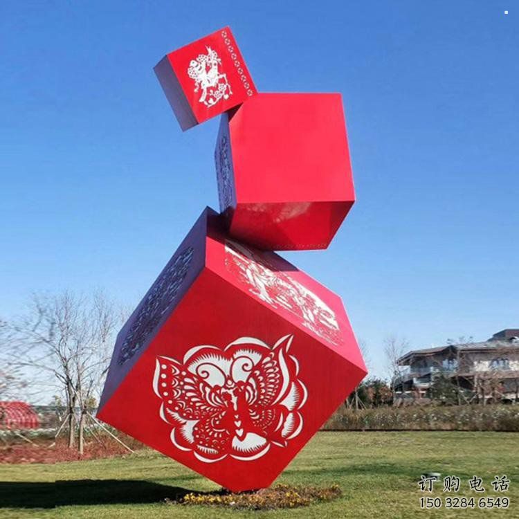 房地產立方體雕塑