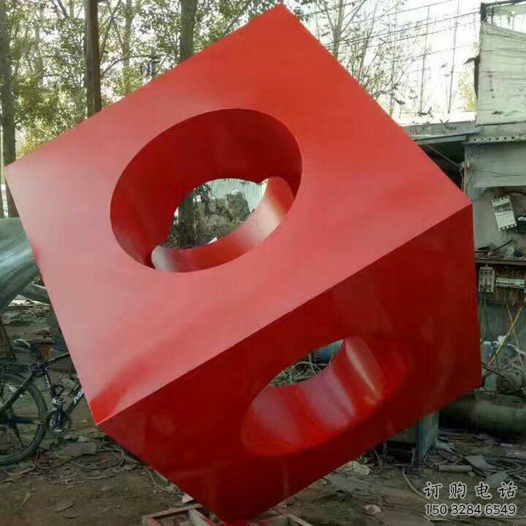 步行街正方形雕塑