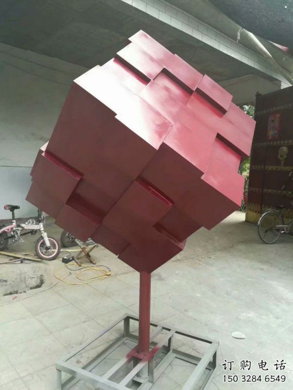 公園正方形雕塑