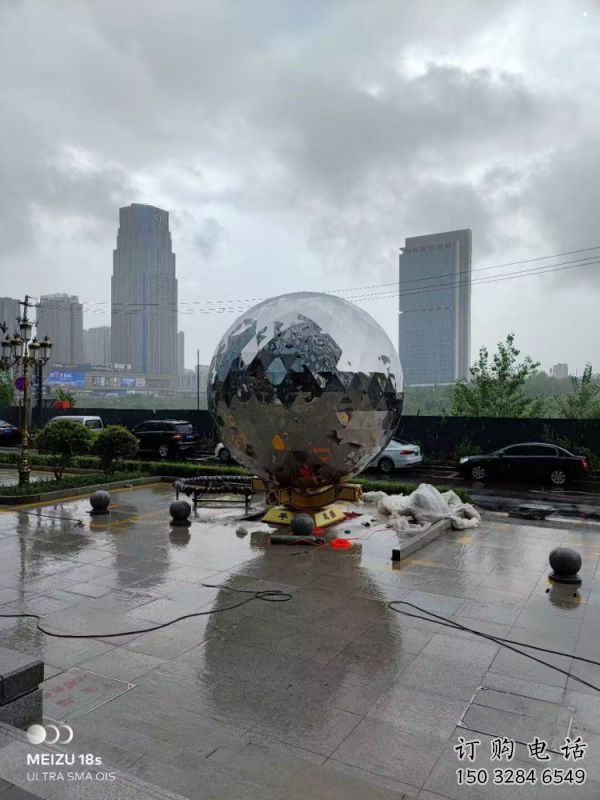 鏡面球雕塑精選，美陳雕塑，不銹鋼球雕塑廠家