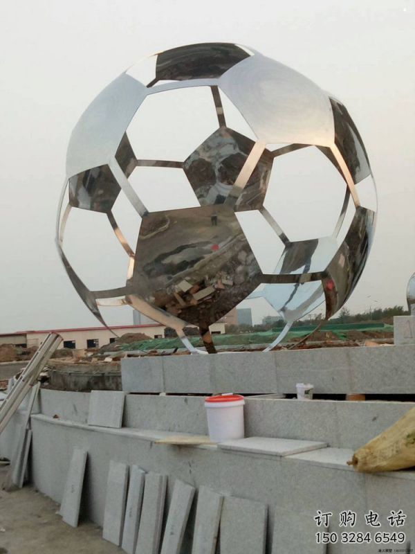 酒店足球雕塑