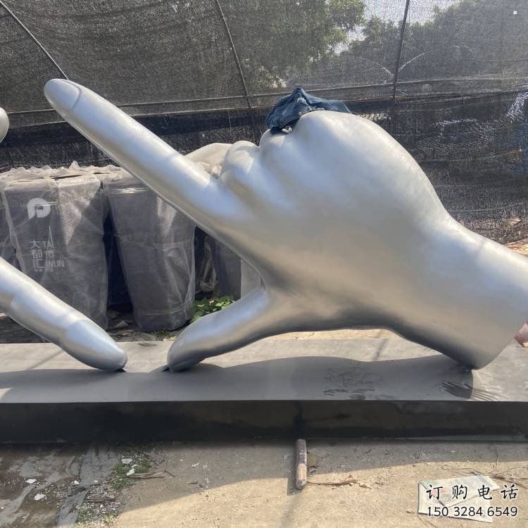 剪刀手雕塑供應(yīng)，城市裝飾，彩色不銹鋼剪刀手雕塑優(yōu)選