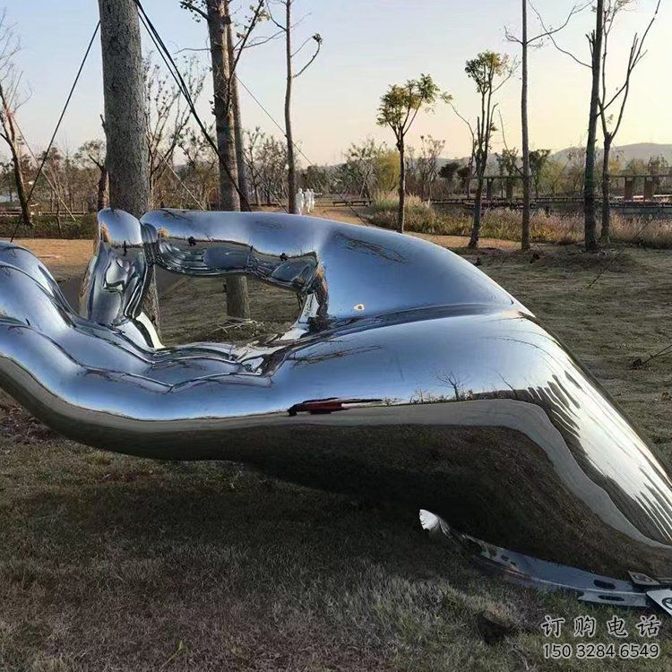 手雕塑廠家優(yōu)選，陸地擺件，不銹鋼手拈花雕塑供給