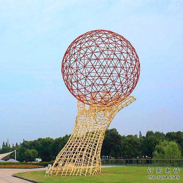 火球雕塑定制，市標雕塑，鏤空手托火球雕塑廠家