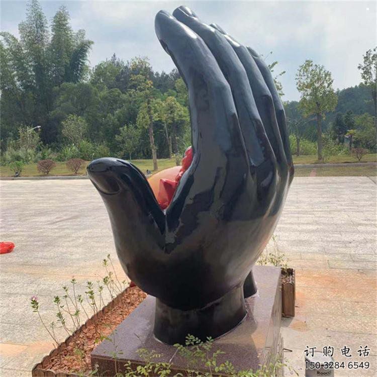 火球雕塑特供，標(biāo)識(shí)雕塑，玻璃鋼手托火球雕塑生產(chǎn)