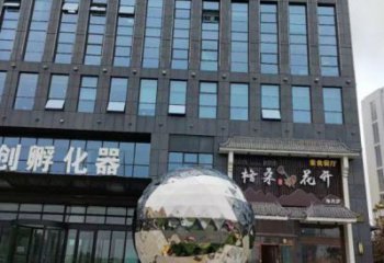 鏡面球雕塑制造，城區小品，不銹鋼球雕塑廠家提供