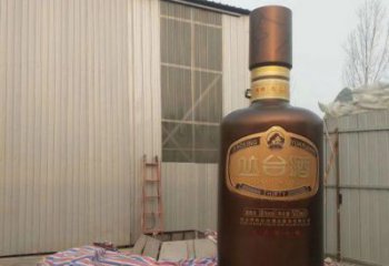 酒瓶雕塑造型選用，美陳雕塑，玻璃鋼酒瓶雕塑標準