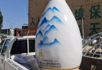 洋酒瓶雕塑定價，街頭雕塑，玻璃鋼洋酒瓶雕塑制作