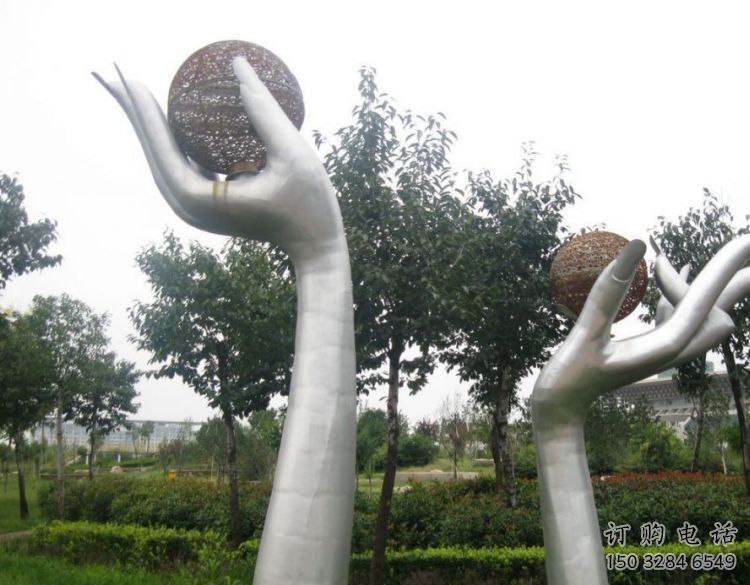 雙手雕塑精選，陸地?cái)[件，各類不銹鋼雙手雕塑廠家