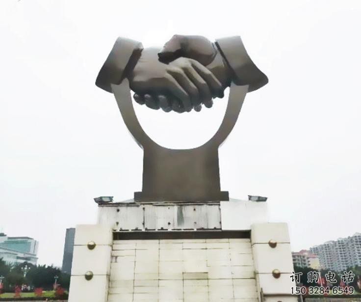 握手雕塑定價，室外雕塑，不銹鋼握手雕塑廠家精品