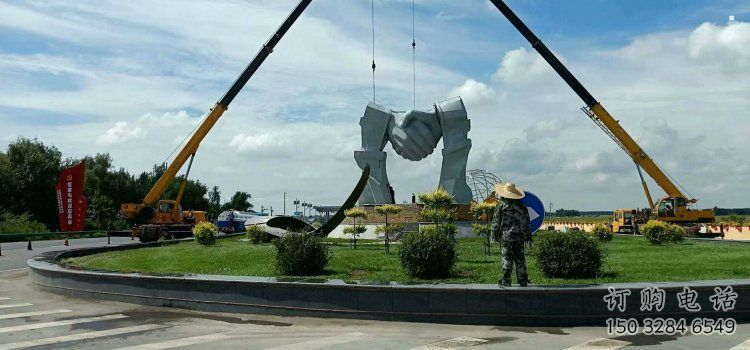 現(xiàn)代握手雕塑制作，景區(qū)案例，景觀不銹鋼握手雕塑定做