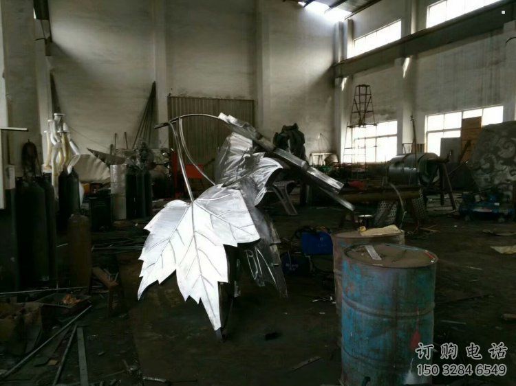 楓葉雕塑承接，城市裝飾，大型不銹鋼楓葉雕塑廠家