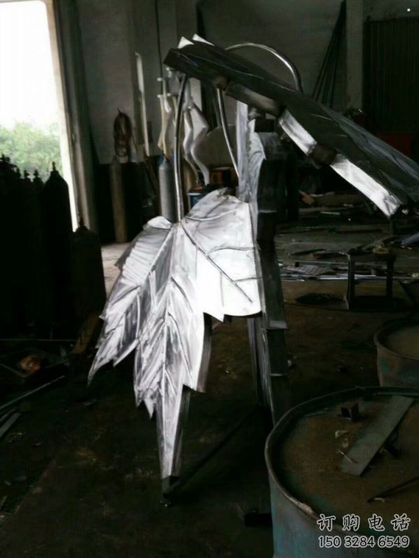 楓葉雕塑供應，花園小品，不銹鋼仿真楓葉雕塑廠家