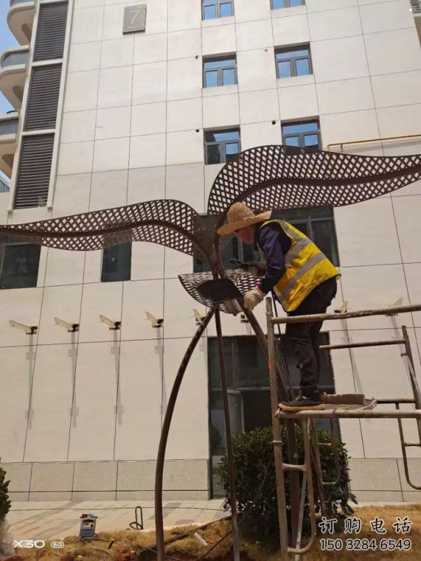 仿真樹葉雕塑生產(chǎn)，城市裝飾，彩繪仿真樹葉雕塑選定