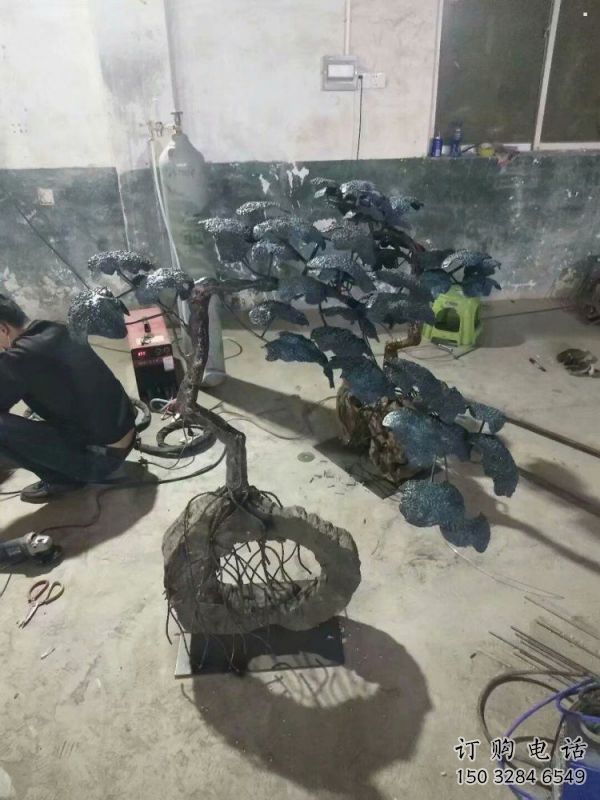 房地產(chǎn)松樹雕塑