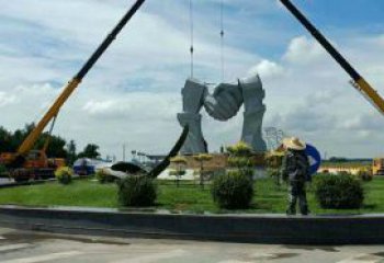 現(xiàn)代握手雕塑制作，景區(qū)案例，景觀不銹鋼握手雕塑定做