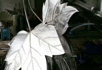 楓葉雕塑供應(yīng)，美陳雕塑，不銹鋼楓葉雕塑生產(chǎn)廠家