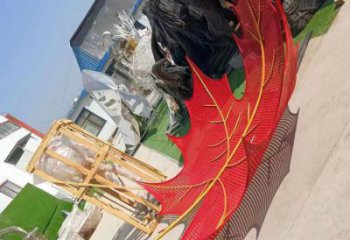 制造鏤空楓葉雕塑，地標擺件，烤漆鐵藝楓葉雕塑廠家