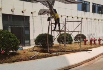 金屬樹葉雕塑廠家，街頭藝術，彩繪仿真樹葉雕塑制造商