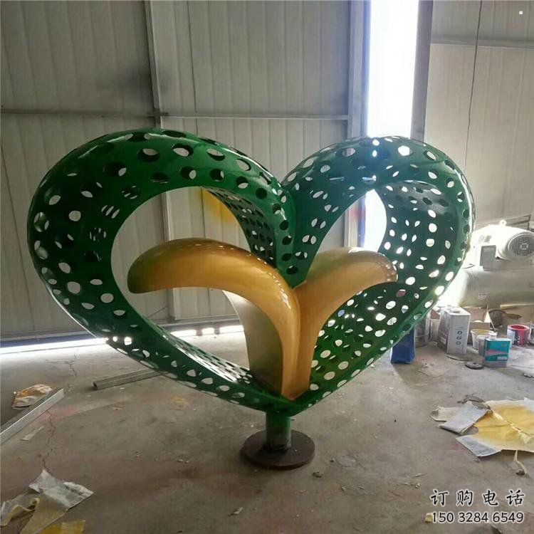 愛心雕塑批發(fā)，拉絲工藝，園林不銹鋼愛心雕塑承接