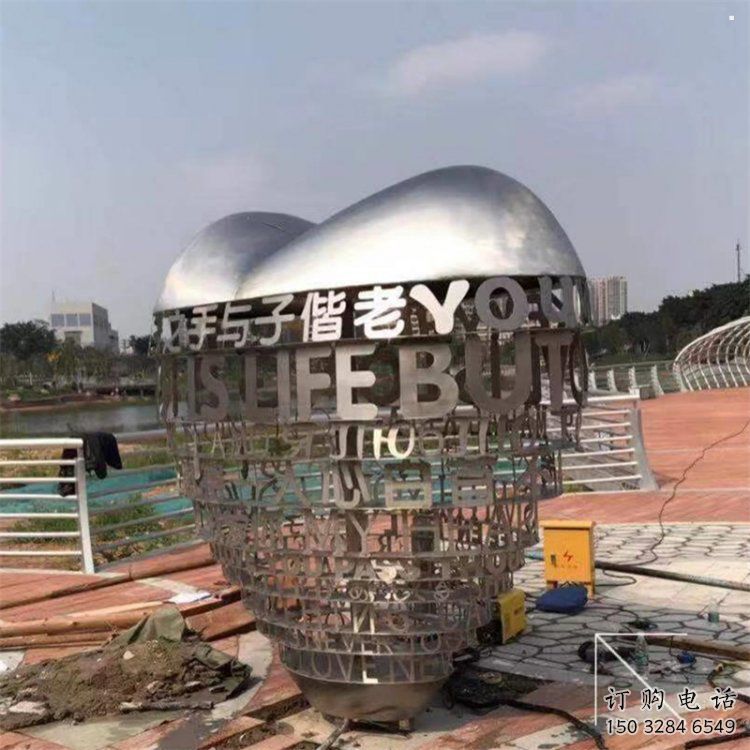 心形球雕塑制造，歐式風(fēng)格，不銹鋼心形球雕塑廠(chǎng)家定價(jià)