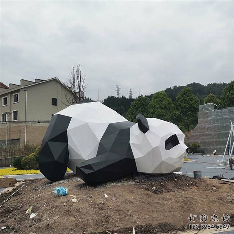 鍛鋼熊貓雕塑選用，小區(qū)擺件，大型切面熊貓雕塑公司