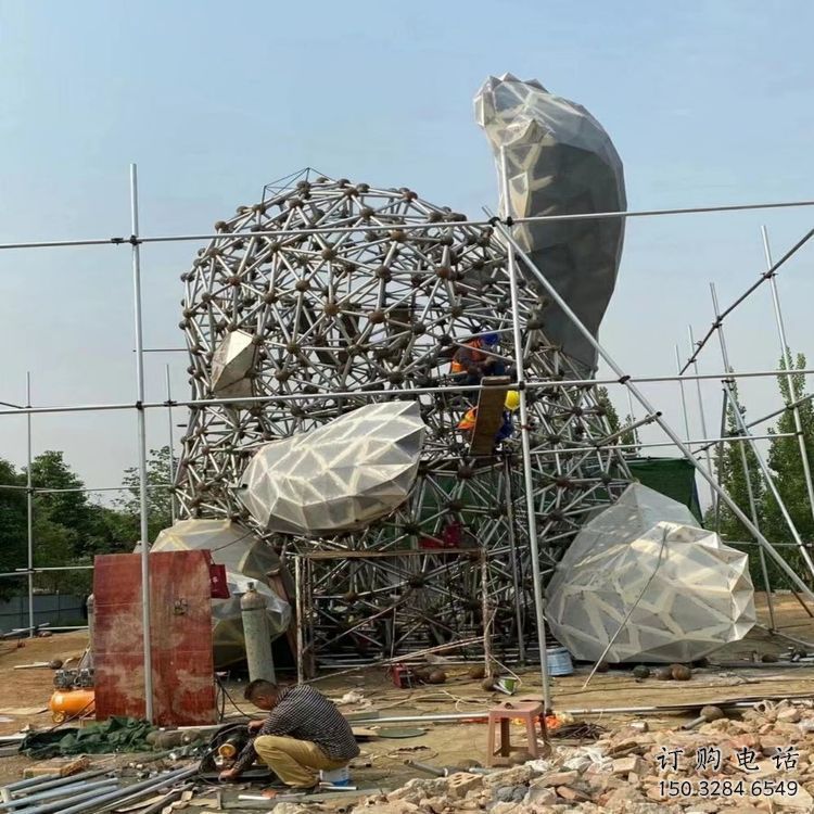 熊貓雕塑工廠標準，多彩藝術，鏤空切面熊貓雕塑供應