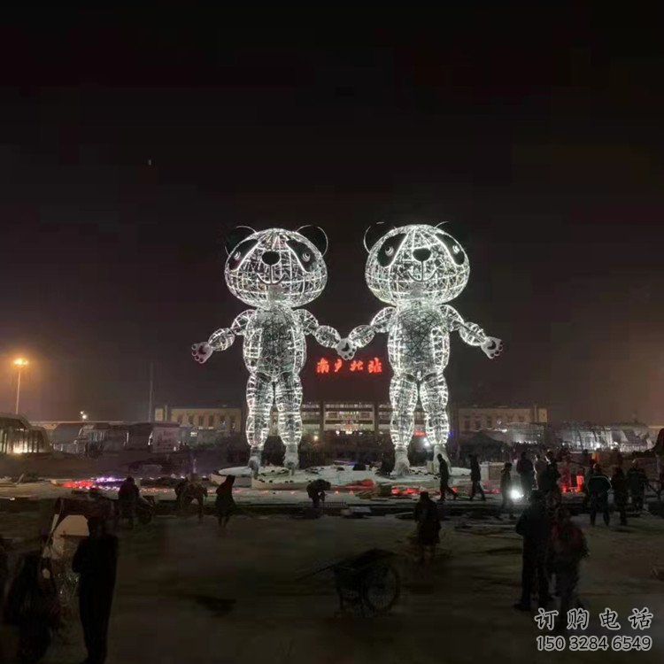 金屬熊貓雕塑制造，景觀雕塑，鏤空熊貓雕塑制作廠家