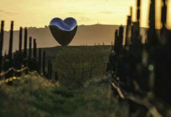 心形球雕塑定價，街頭雕塑，不銹鋼心形球雕塑定價